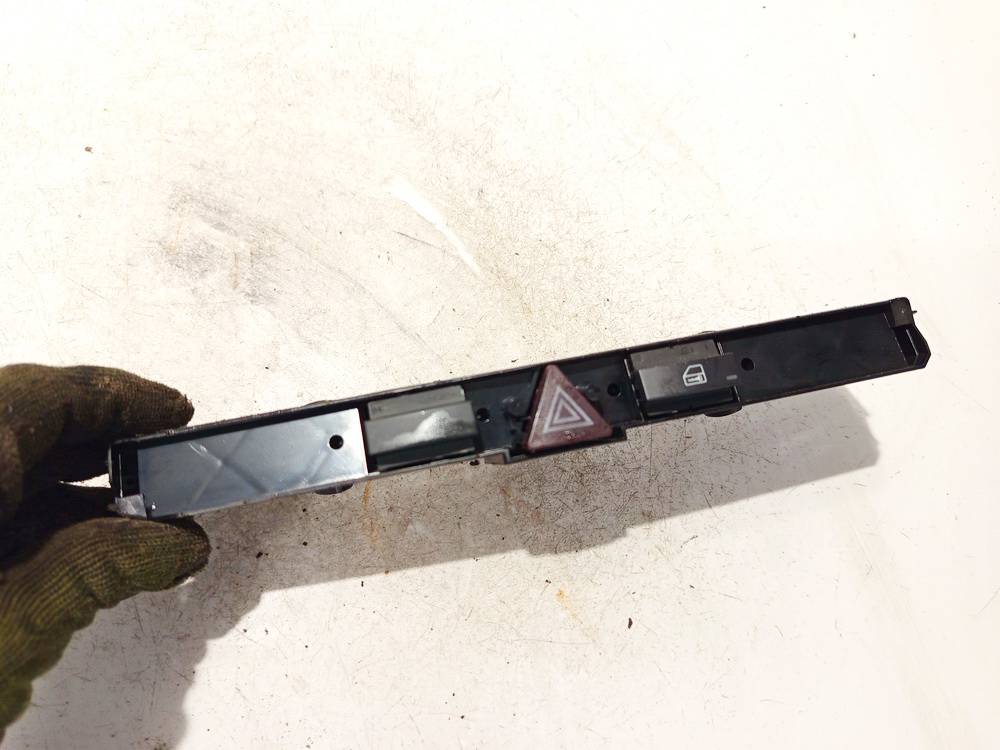 13100105 Opel Astra 2006 Hazard switch