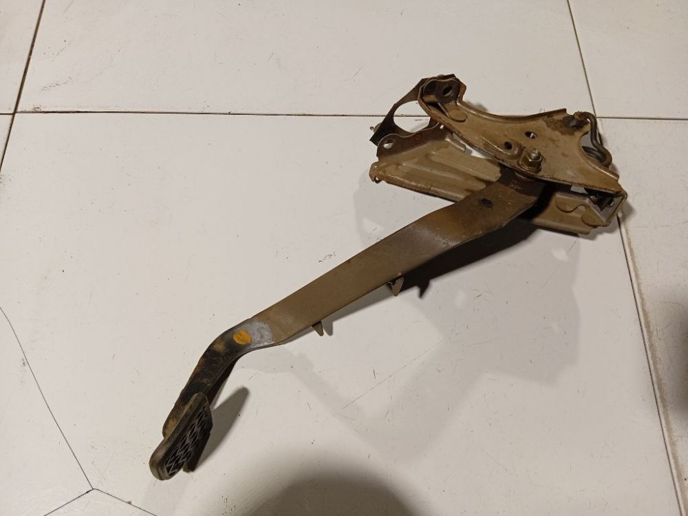 Toyota Corolla 2002 Pedal work, Brake pedal, Pedal bracket, Clutch pedal