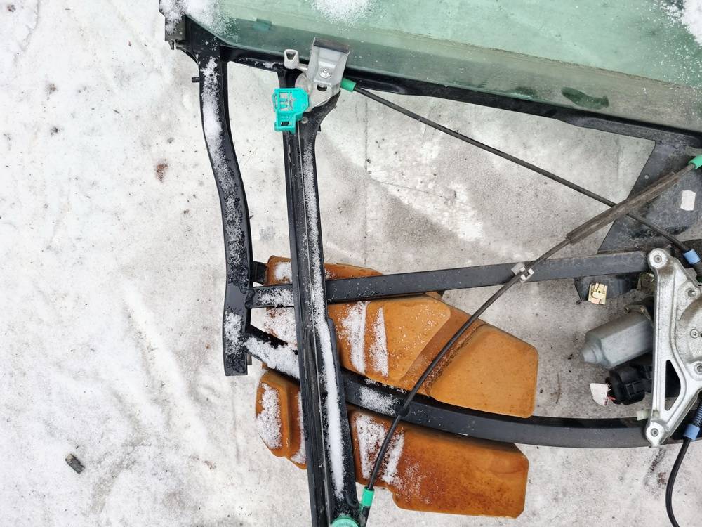 8D0837754 Audi A4 1997 Etuoven ikkunalasin kehys - EDESSÄ OIKEALLA - Thumbnail 2