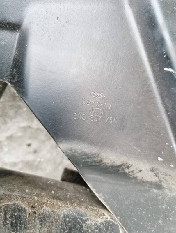 8D0837754 Audi A4 1997 Etuoven ikkunalasin kehys - EDESSÄ OIKEALLA - Thumbnail 4