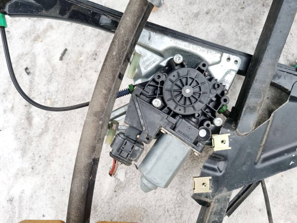 0536001401 Audi A4 1997 Durvju loga pacēlāja motors - PRIEKŠA PA LABI