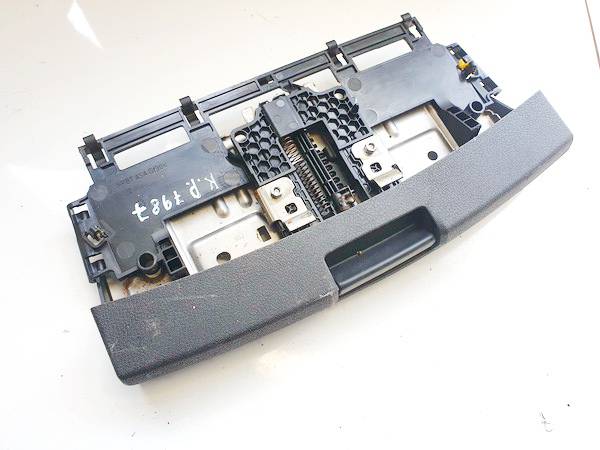 8355338 Toyota Corolla Verso 2006 Mantu glabāšanas nodalījums