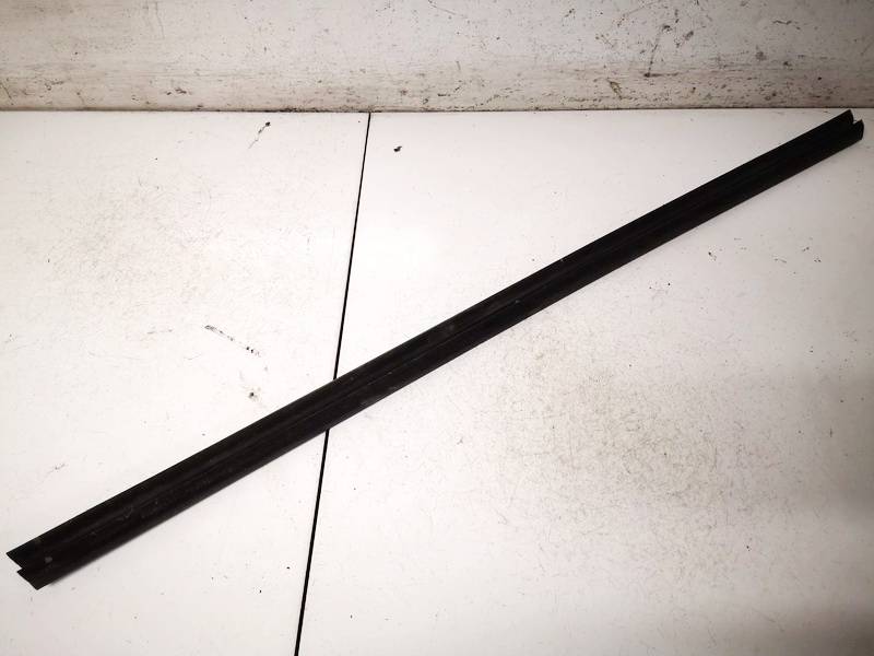 Volkswagen Passat 2001 Glass Trim Molding-weatherstripping - FRONT RIGHT - Thumbnail 3