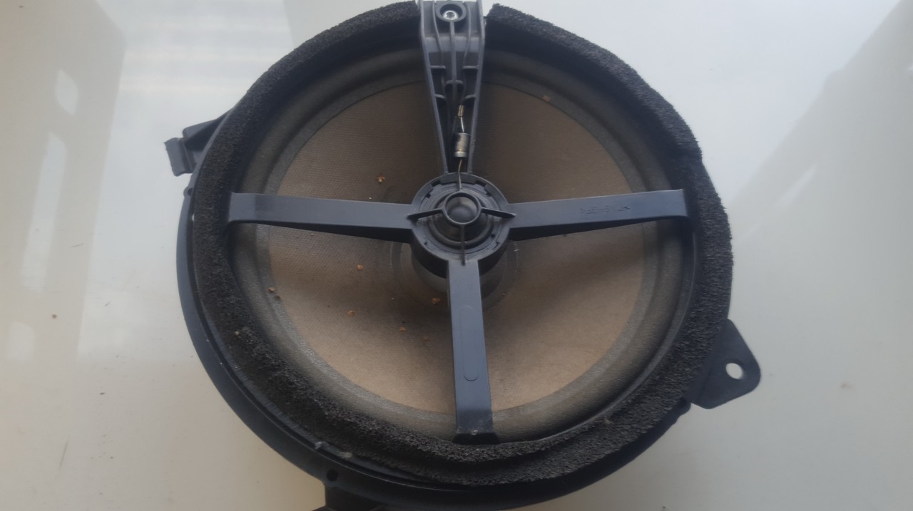 30745942 Volvo S60 2004 Speaker (audio)