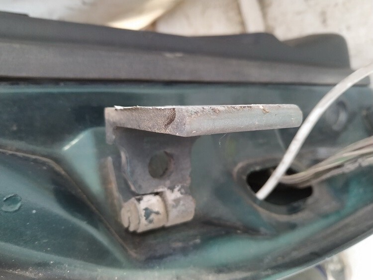 Audi A4 1996 Priekiniu duru vyris P. - Thumbnail 3