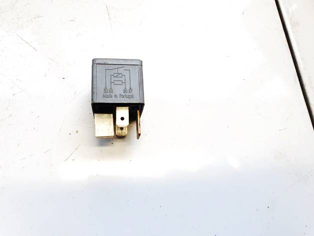 8D0951253A Volkswagen Passat 2001 RELÉ PARA AUTOMÓVIL