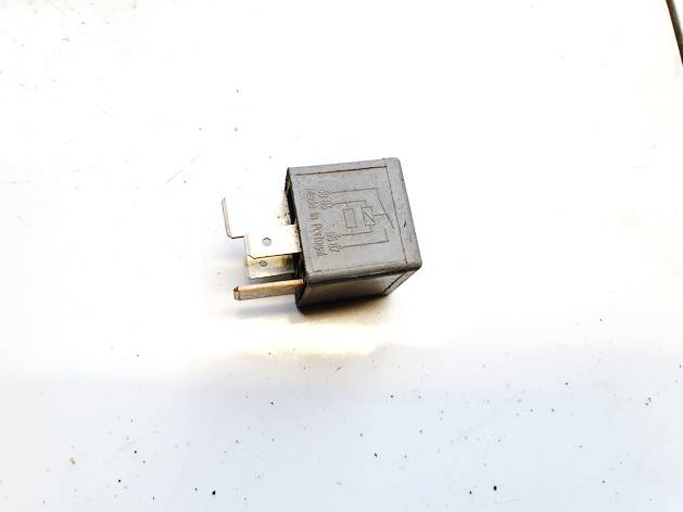 8D0951253A Volkswagen Passat 2001 RELÉ PARA AUTOMÓVIL