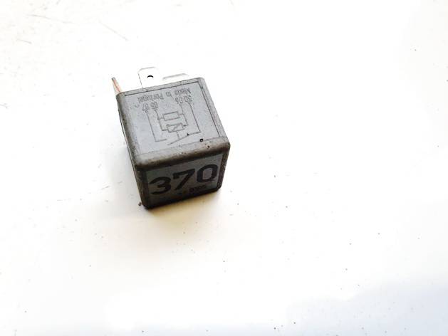 8D0951253A Volkswagen Passat 2001 Relay module - Thumbnail 3