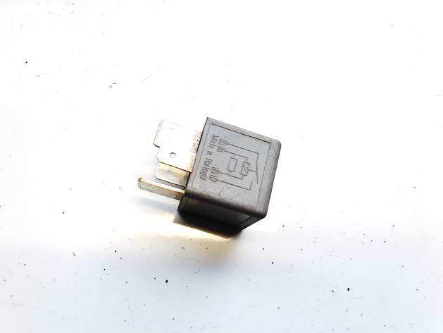 8D0951253A Volkswagen Passat 2001 RELÉ PARA AUTOMÓVIL