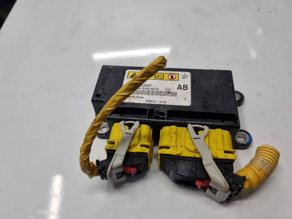 13582437 Chevrolet Orlando 2011 Komputer SRS airbag – moduł sterujący poduszek powietrznych - Thumbnail 4