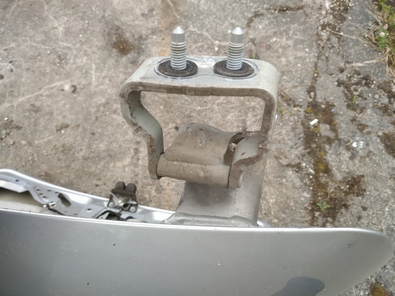 Audi A4 2002 Takaluukun sarana - TAKANA OIKEALLA - Thumbnail 2