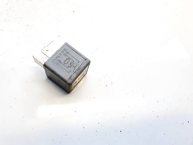 8D0951253A Volkswagen Passat 2001 RELÉ PARA AUTOMÓVIL