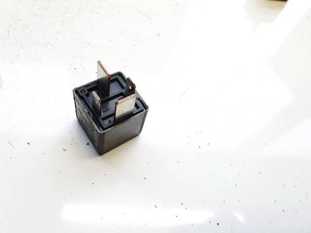 8D0951253A Volkswagen Passat 2001 Relay module - Thumbnail 3