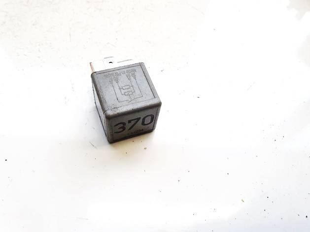 8D0951253A Volkswagen Passat 2001 RELÉ PARA AUTOMÓVIL