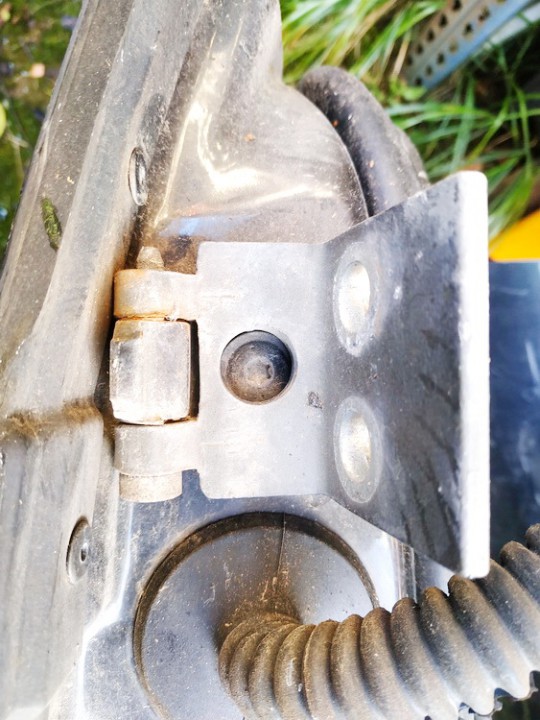 Peugeot 607 2002 Door Hinge - FRONT