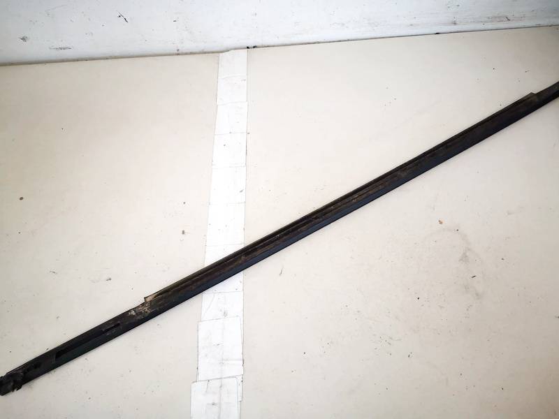 Mazda 3 2006 Listón embellecedor de la ventana de la puerta trasera - TRASERO IZQUIERDO - Thumbnail 3