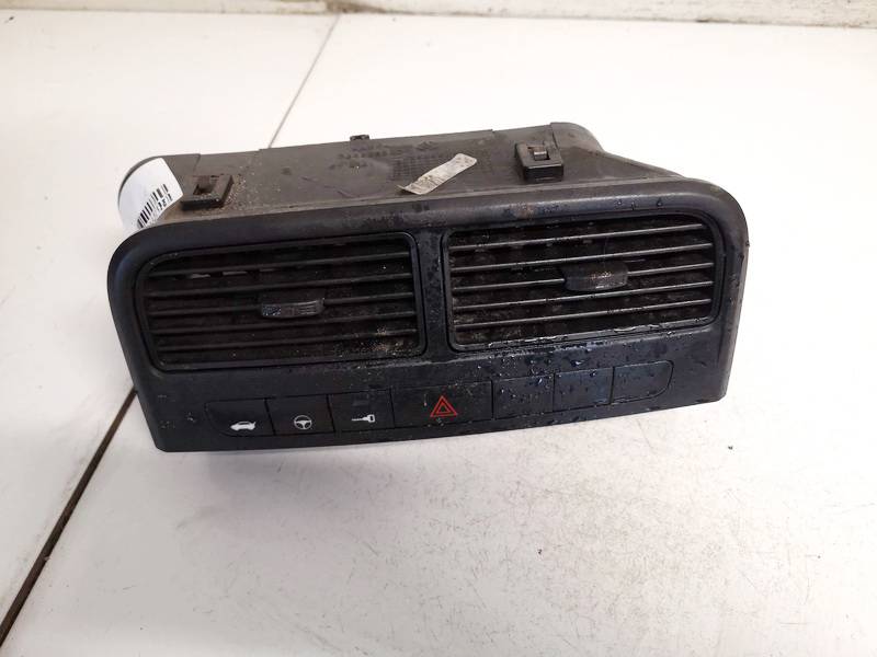 735386328 Fiat Punto 2008 Rejilla Aireadora - 
Moldura protectora de la rejilla de ventilación lateral del panel