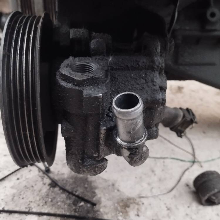 BMW 5-Series 1997 Насос усилителя руля (Насос ГУР)