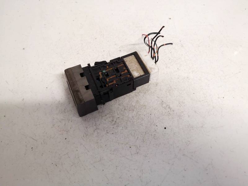 NILES06016 Nissan X-Trail 2003 Tuulilasinlämmittimen kytkin - Thumbnail 2