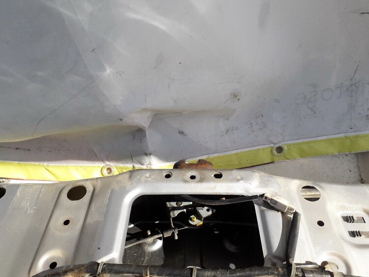 Nissan Almera Tino 2000 Zamek tylnej klapy - TYLNE