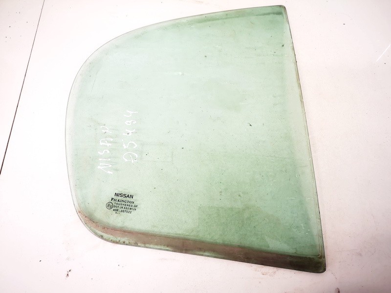 Nissan Almera 2001 Ventanilla de ventilación de la puerta trasera - TRASERO DERECHO