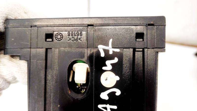 96188 Volvo XC 90 2003 Ekran - Thumbnail 3