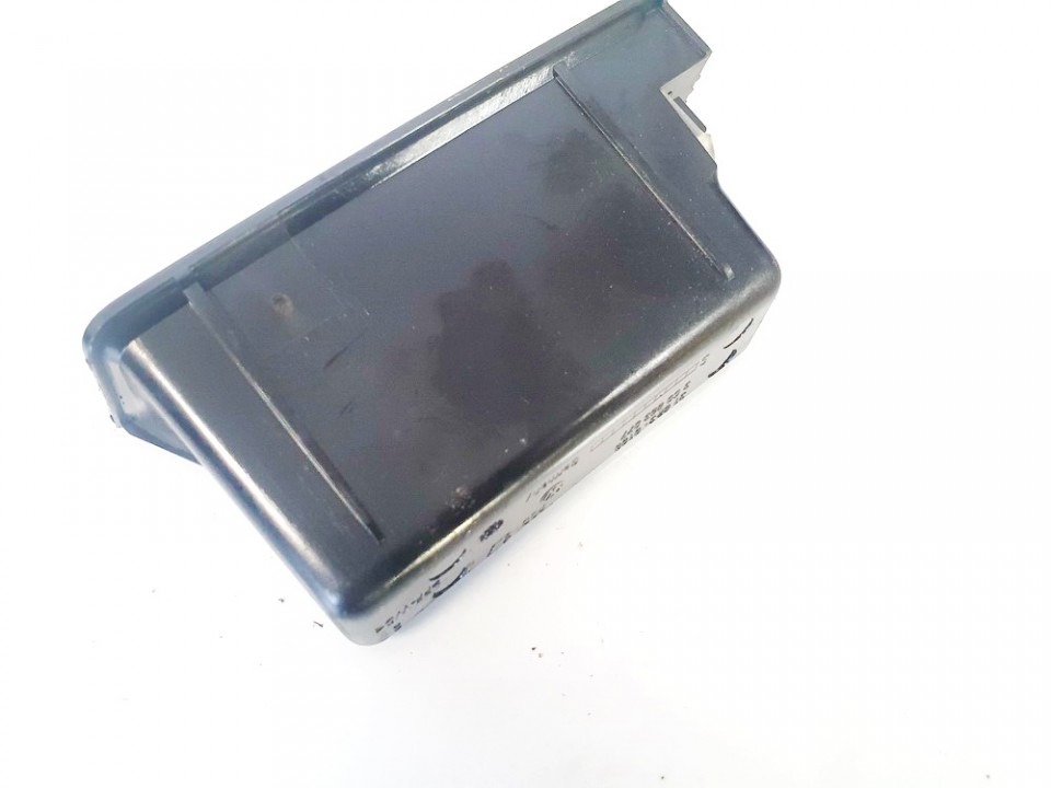 318230100 Volkswagen Passat 2005 Center Console Ashtray (Ash Tray) - Thumbnail 3