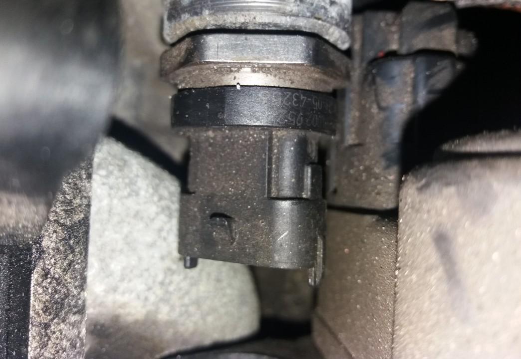 0281002952 High pressure fuel line sensor Volvo S80 2008 2.4L