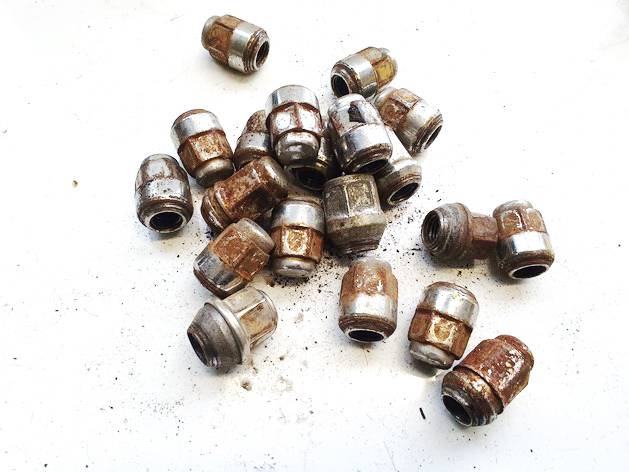 Honda Accord 2004 Zestaw śrub kół