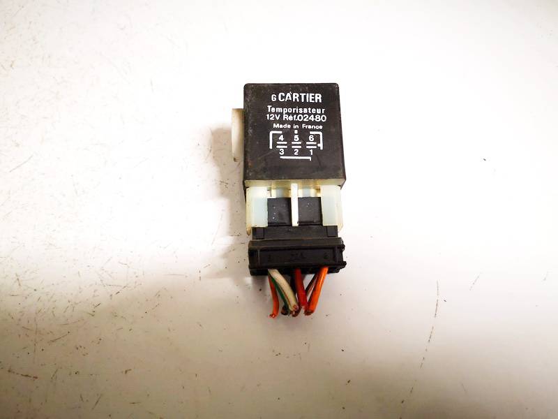 REF02480 Renault Espace 1993 Relay module