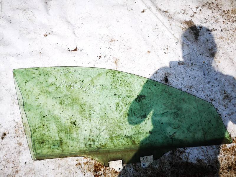 Honda Accord 2004 Боковое окно - передний правый