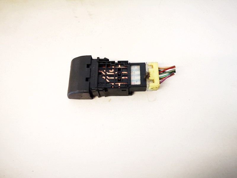NILES06016 Subaru Forester 2002 Hazard switch - Thumbnail 2