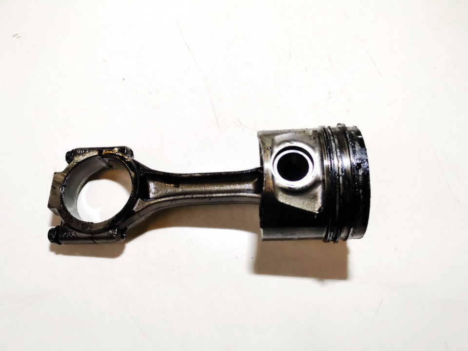 038J Volkswagen Touran 2004 Stumoklis su svaistikliu