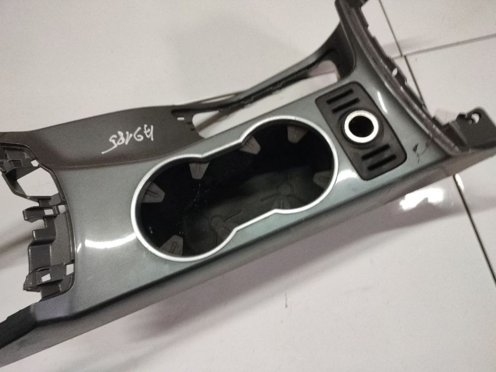 AM51P046C22ADW Ford C-MAX 2012 Puodeliu laikiklis - Thumbnail 2