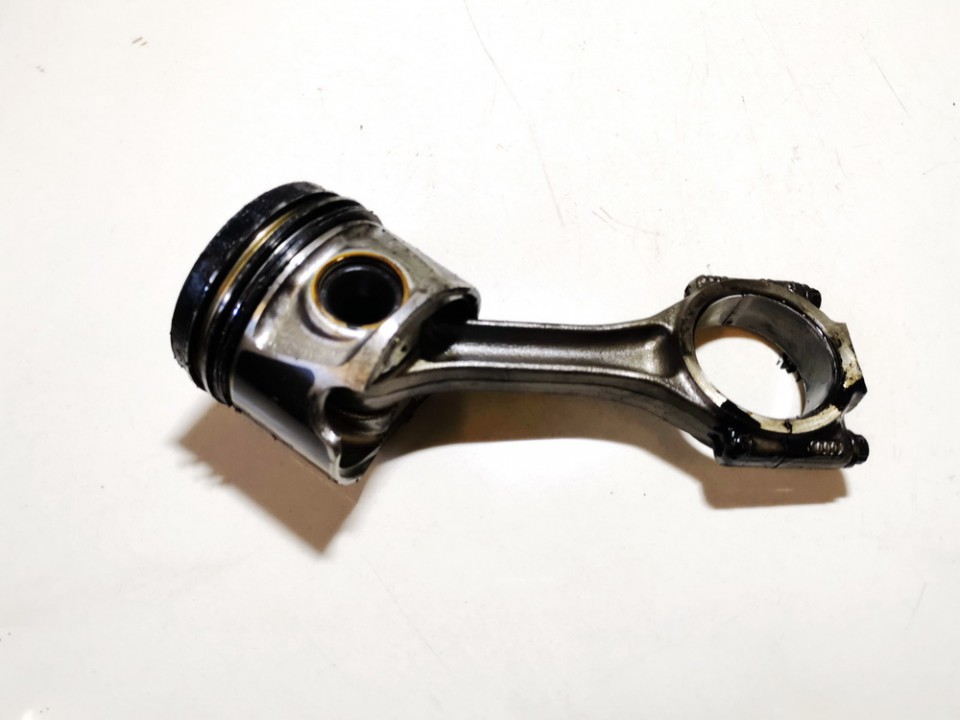 038J Volkswagen Touran 2004 Stumoklis su svaistikliu