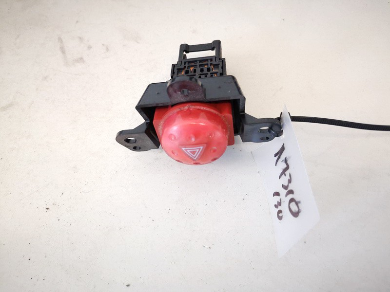 NILES06016 Nissan Almera Tino 2005 Hätävilkkujen kytkin