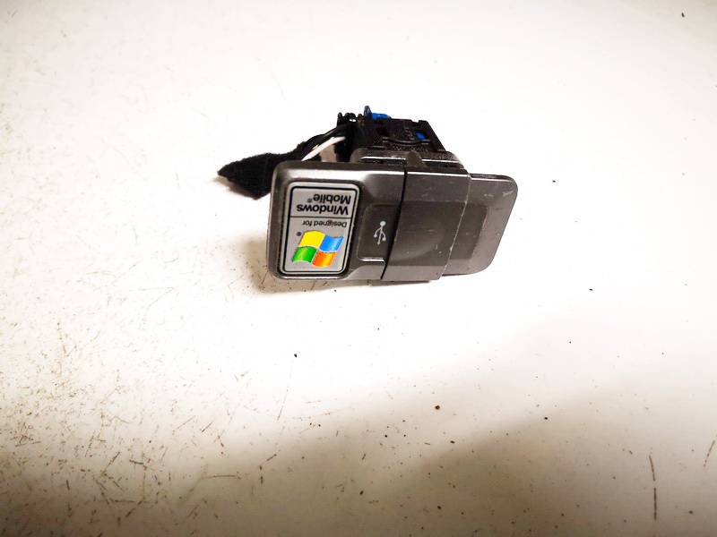 735451308 Fiat Bravo 2009 USB-AUX-Ipod cable (jack)