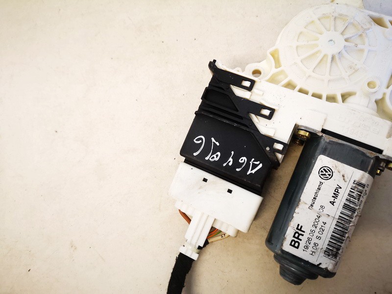 1K0959704B Volkswagen Touran 2003 Durvju loga pacēlāja motors - AIZMUGURE PA LABI - Thumbnail 3