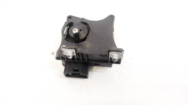 4E0820511 Volkswagen Touareg 2004 Lämmittimen läppämotor - Thumbnail 3