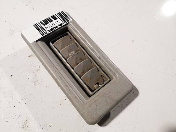 Mitsubishi Pajero 2002 Wloty powietrza do kabiny - Thumbnail 3