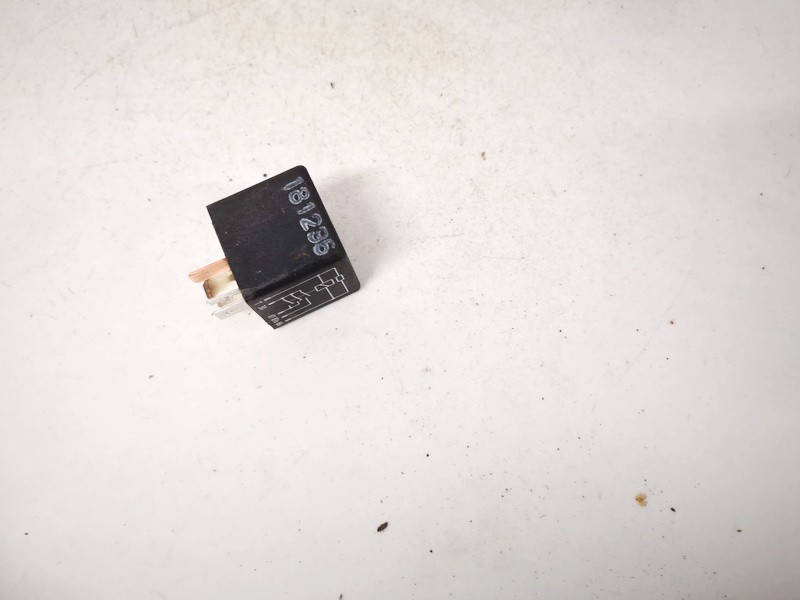 443951253AA 899574000 Relay module Volkswagen Passat 1999 EIS01565759