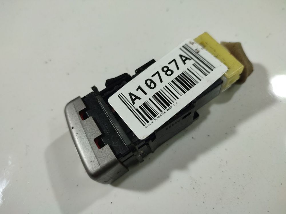 06016 Subaru Forester 2007 Hazard switch