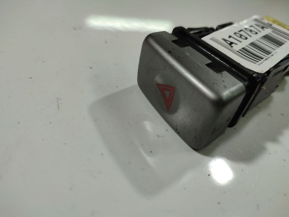 06016 Subaru Forester 2007 Hazard switch - Thumbnail 2