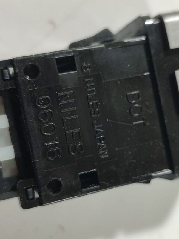 06016 Subaru Forester 2007 Hazard switch - Thumbnail 4