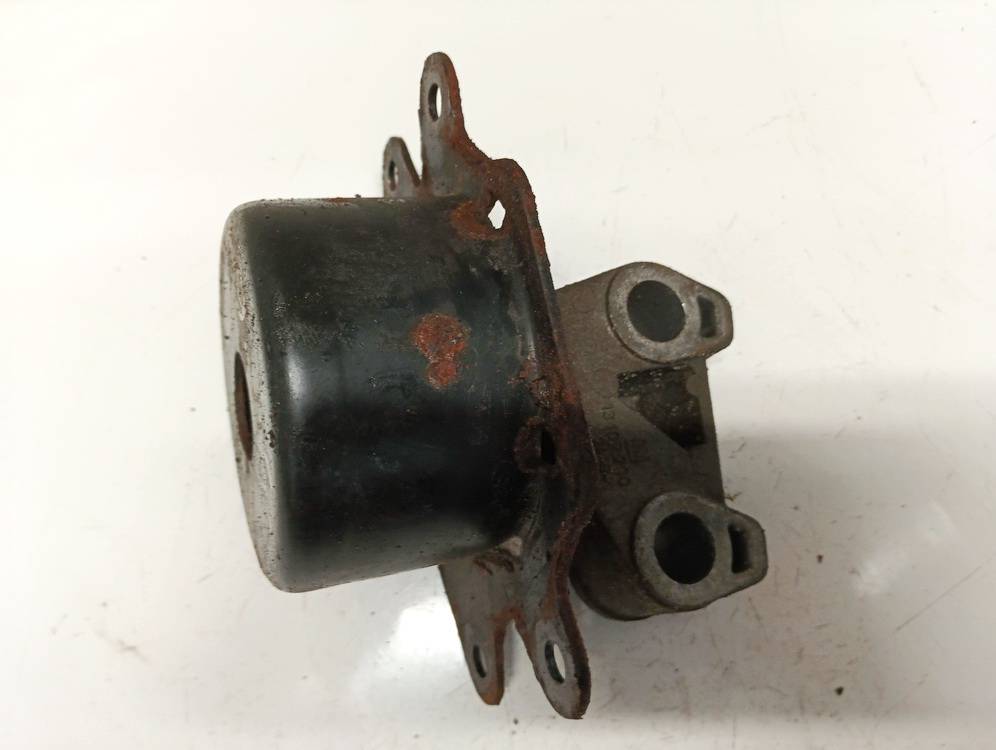 13109200 Opel Tigra 2005 Variklio pagalves bei Greiciu dezes pagalves