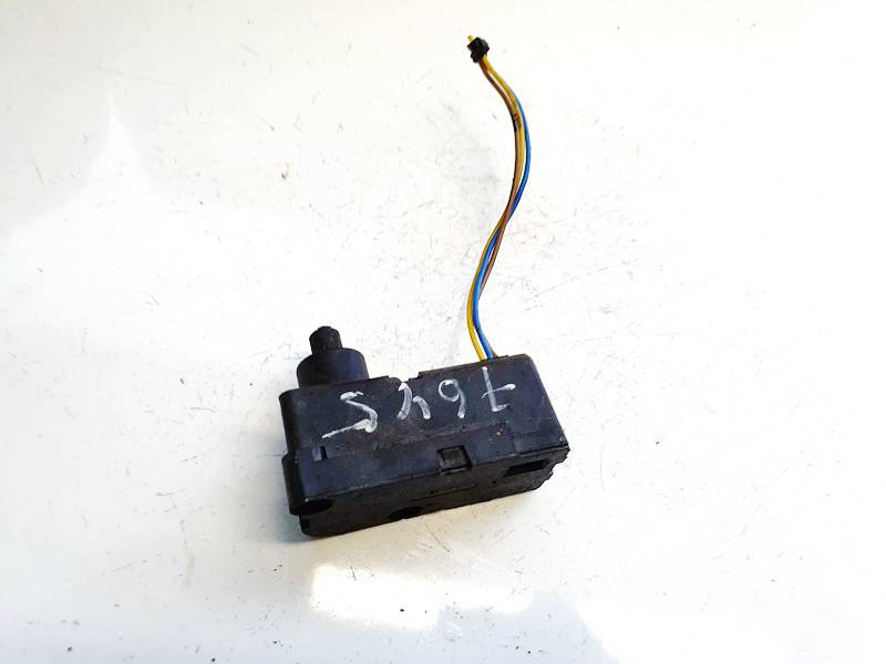 542161141NB Volvo V50 2006 MOTOR REGULACION FAROS, Motor de ajuste de nivel del faro delantero