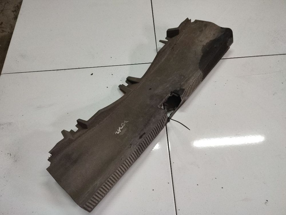 1Z0863485 Skoda Octavia 2005 Wykończenie wnętrza bagażnika w pobliżu zamka