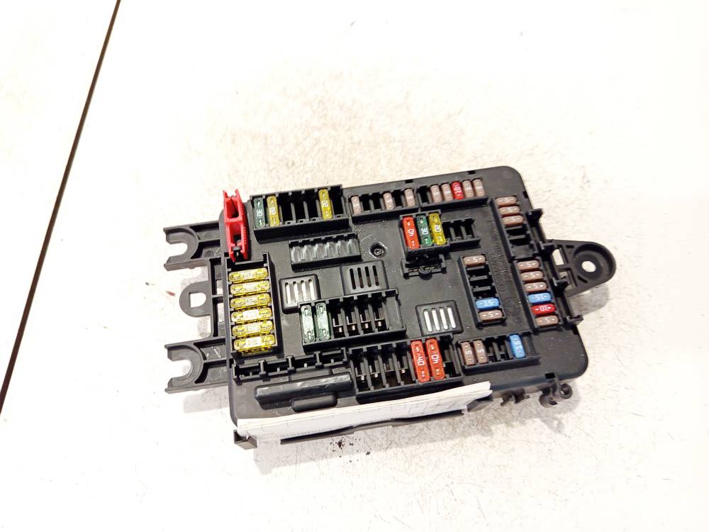 926111102 BMW 1-Series 2011 Fuse box