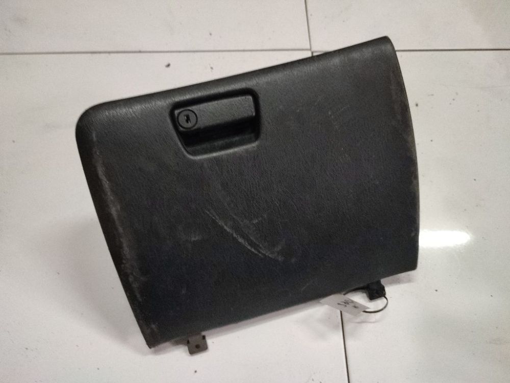 1159961 Mitsubishi Carisma 2003 Schowek