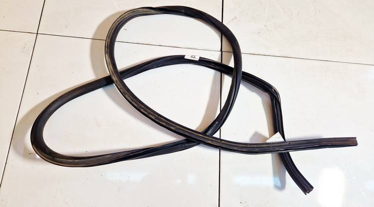 3T0867365 Skoda Superb 2010 Door Rubber - FRONT RIGHT